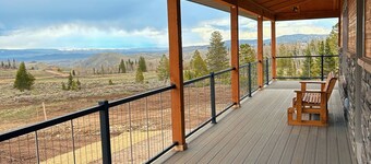 Luxury Mountain Lodge w/Hot Tub & Sierra Madre Views. Ride doorstep to trails!