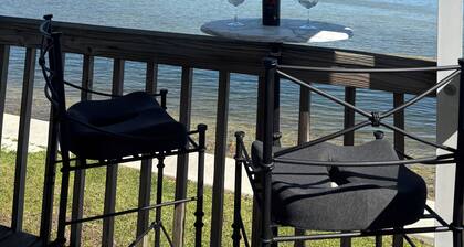 MANATEE COTTAGE: Gulf Front 2-bedroom house