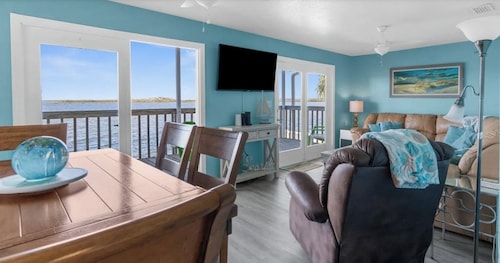 MANATEE COTTAGE:  Gulf Front 2-bedroom house