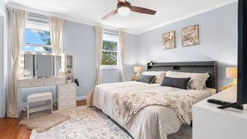 4 Schlafzimmer, Schreibtisch, Bügeleisen/Bügelbrett, WLAN