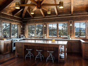Fridge, microwave, oven, stovetop - Two Home Compound - Sleeps 16 (Big Sky)