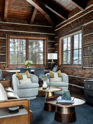 Smart TV, fireplace, books, stereo - Two Home Compound - Sleeps 16 (Big Sky)