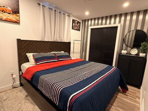 1 slaapkamer, een strijkplank/strijkijzer, wifi, beddengoed