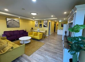 Smart TV - HOME AWAY FROM HOME (Winnipeg)