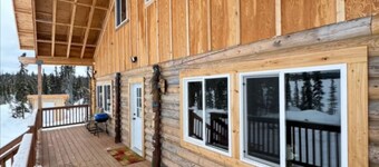 Lake Louise, Alaska Retreat  – Spacious 4-bedroom Lakefront Getaway.