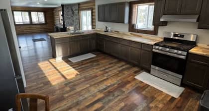 Lake Louise, Alaska Retreat – Spacious 4-bedroom Lakefront Getaway.