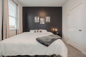 5 bedrooms, desk, iron/ironing board, WiFi