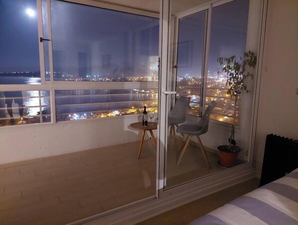 1 dormitorio, tabla de planchar con plancha, wifi y ropa de cama