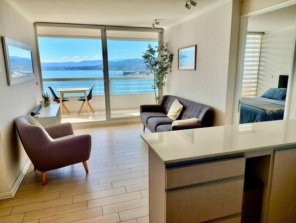 Smart TV, libros y impresora 