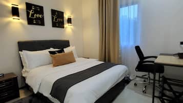 3 quartos, escrivaninha, Wi-Fi de cortesia, roupa de cama