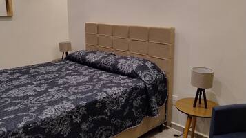 1 chambre, fer et planche à repasser, Wi-Fi gratuit, draps fournis