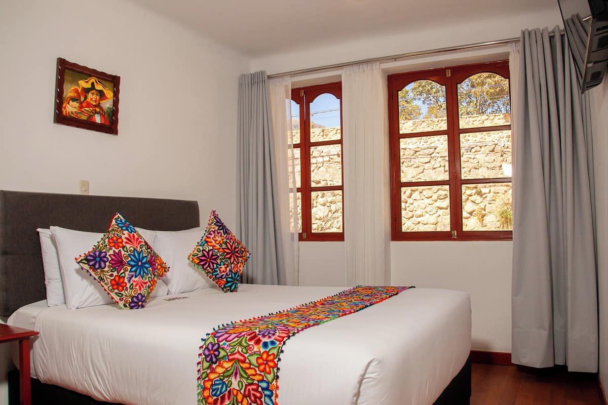 Habitación superior con 1 cama doble o 2 individuales, vistas a la montaña | 1 dormitorio, ropa de cama de alta calidad, wifi gratis