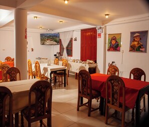 Buffet déjeuner gratuit tous les jours