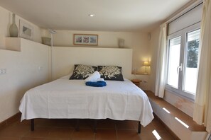 6 chambres, fer et planche à repasser, accès Internet