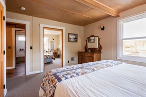 4 habitaciones, escritorio, tabla de planchar con plancha y wifi