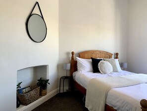 3 habitaciones, tabla de planchar con plancha, cuna de viaje y wifi 