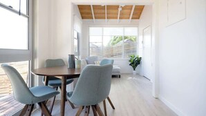 Dining - Little house on the hill (Riverside)
