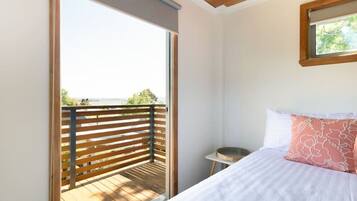 2 bedrooms, iron/ironing board, travel cot, WiFi