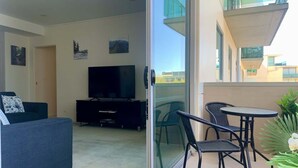 Living area - Apartment City Living (Launceston)
