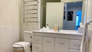 Bathroom - Apartment City Living (Launceston)