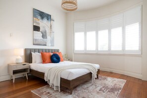 3 bedrooms, travel cot, WiFi, bed sheets