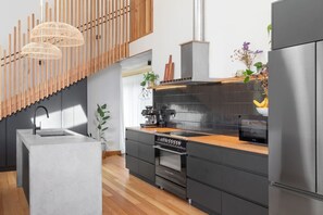 冰箱、微波炉、烤箱、炉灶