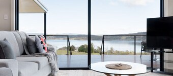 WedgeTail - Stunning River Views