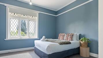 3 bedrooms, travel cot, WiFi, bed sheets