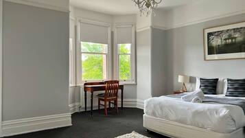 4 bedrooms, desk, travel cot, WiFi