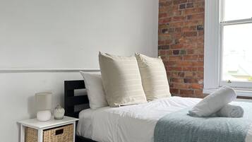 4 bedrooms, desk, travel crib, WiFi