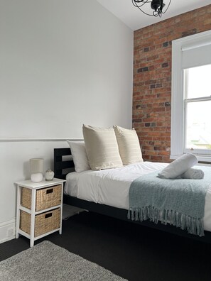 4 bedrooms, desk, travel crib, WiFi