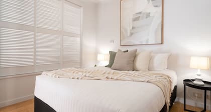 Luxury Waterfront Stay!