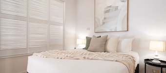 Luxury Waterfront Stay!