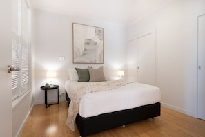 2 bedrooms, WiFi - Luxury Waterfront Stay! (Launceston)