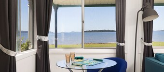 Waterfront Cottage — Stay5 Pay 4