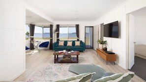 Smart TV, offices - Waterfront Cottage - waterfront location, swimming, peaceful, quite and tranquil location. (Swan Bay)