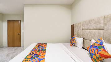 Deluxe Room | Egyptian cotton sheets, premium bedding, in-room safe, free WiFi