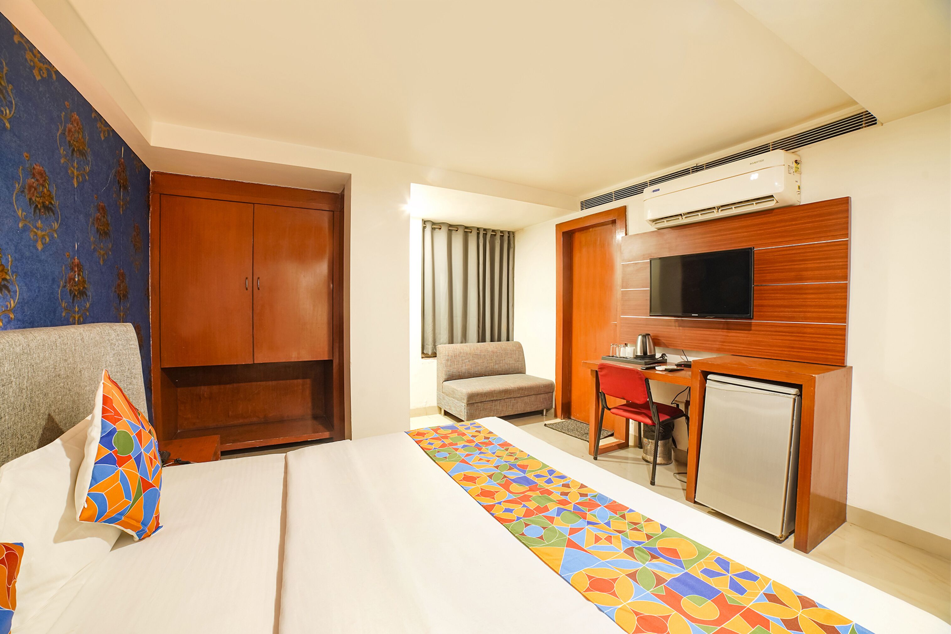 Egyptian cotton sheets, premium bedding, in-room safe, free WiFi