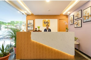 Reception - Fabhotel Cinco Primera Nr LV Prasad, Banjara Hills (Hyderabad)