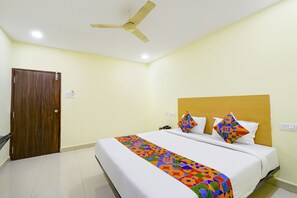 Egyptian cotton sheets, premium bedding, in-room safe, free WiFi - Fabhotel Living Tree (Hyderabad)
