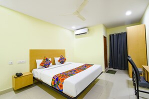 Egyptian cotton sheets, premium bedding, in-room safe, free WiFi - Fabhotel Living Tree (Hyderabad)