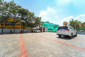 Parking - Fabhotel Mani’S Residency (Coimbatore)