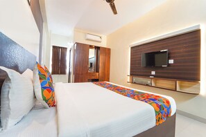 Egyptian cotton sheets, premium bedding, in-room safe, free WiFi - Fabhotel Mani’S Residency (Coimbatore)