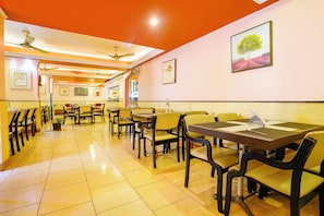 Restaurant - FabHotel Manoshanti - Nr. Big Daddy Casino (Panaji)