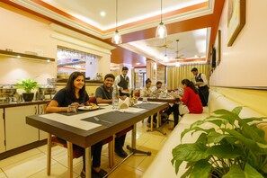Restaurant - FabHotel Manoshanti - Nr. Big Daddy Casino (Panaji)