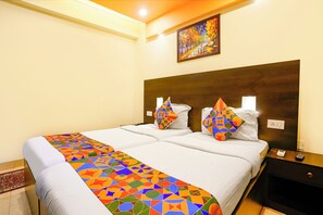 Luxury Suite - FabHotel Manoshanti - Nr. Big Daddy Casino (Panaji)