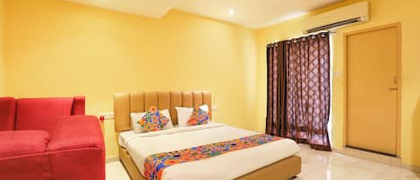 Egyptian cotton sheets, premium bedding, in-room safe, free WiFi