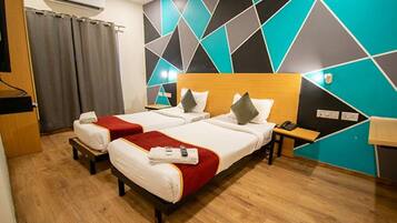 Egyptian cotton sheets, premium bedding, in-room safe, free WiFi