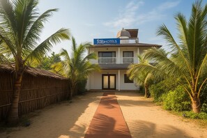 Pintu masuk properti