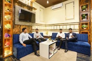 Coin salon dans le hall